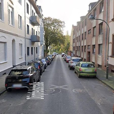 - Chilliges Zimmer In Dusseldorf Mit Balkon & Kuche; Big Tv And Bed - Exterior foto