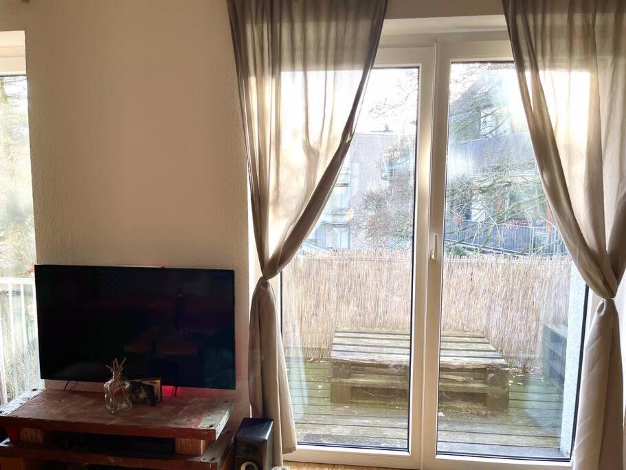 - Chilliges Zimmer In Dusseldorf Mit Balkon & Kuche; Big Tv And Bed - Exterior foto