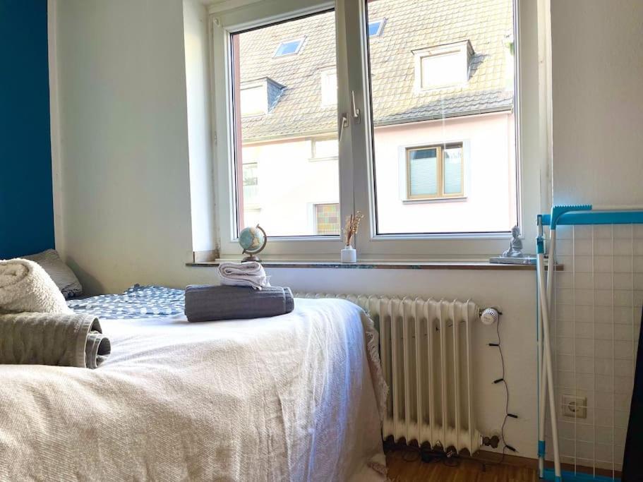 - Chilliges Zimmer In Dusseldorf Mit Balkon & Kuche; Big Tv And Bed - Exterior foto